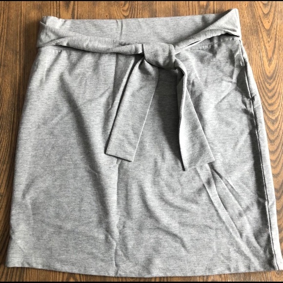 🎄Loft grey  tie skirt mini above knee SZ M NWOT - Picture 1 of 6